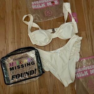 Strawberry Milk Mob Bikini set - Cream 
 Comes with the bag